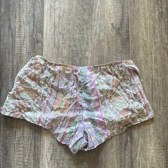 Floral Patterned VICTORIA’S SECRET Sleep Shorts - Picture 3 of 3
